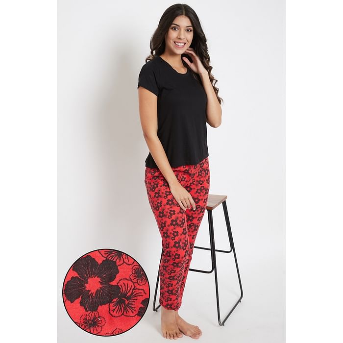 Clovia Chic Basic Top & Pretty Florals Pyjama in Black & Red - Cotton Rich - LSC176A04
Clovia Chic Basic Top & Pretty Florals Pyjama in Black & Red - Cotton Rich - LSC176A04