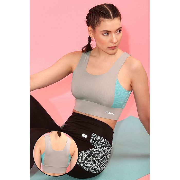 Clovia Medium Impact Padded Non-Wired Active Sports Bra in Sky Blue - BRS017P03, Light blue
Clovia Medium Impact Padded Non-Wired Active Sports Bra in Sky Blue - BRS017P03, Light blue