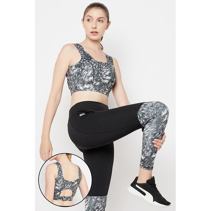 Clovia Medium Impact Padded Non-Wired Brushstroke Print Sports Bra in Black - BRS026A13
Clovia Medium Impact Padded Non-Wired Brushstroke Print Sports Bra in Black - BRS026A13
