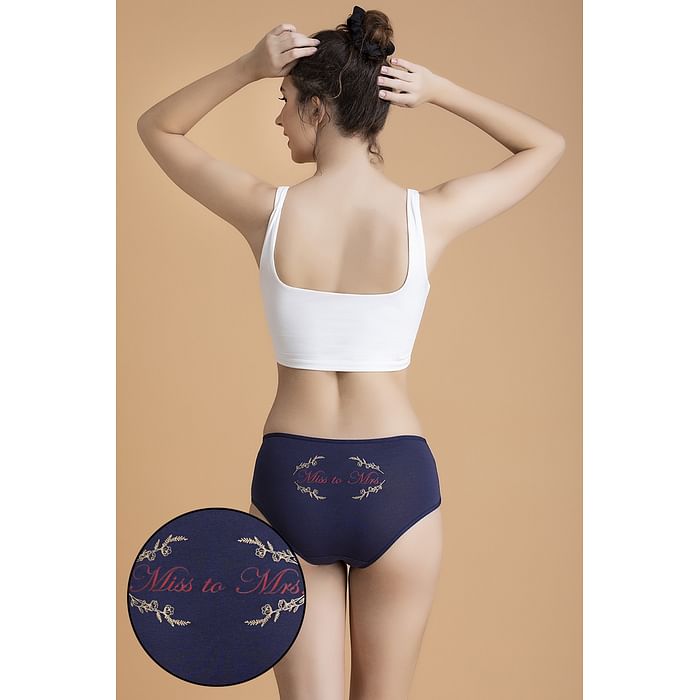 Clovia Mid Waist Text & Graphic Print Bridal Hipster Panty in Navy - Modal - PN3458O08
Clovia Mid Waist Text & Graphic Print Bridal Hipster Panty in Navy - Modal - PN3458O08