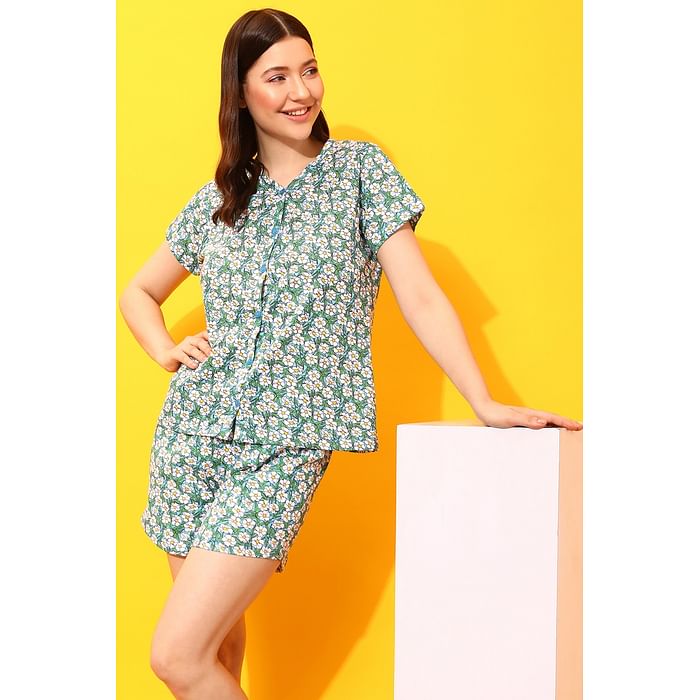 Clovia Pretty Floral Button Down Top & Shorts Set in Light Blue - 100% Cotton - LS0703P03
Clovia Pretty Floral Button Down Top & Shorts Set in Light Blue - 100% Cotton - LS0703P03