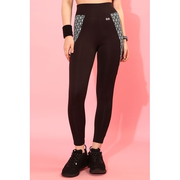 Clovia Snug Fit High-Rise Active Tights in Black with Printed Panels - AB0042M13
Clovia Snug Fit High-Rise Active Tights in Black with Printed Panels - AB0042M13