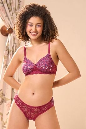 https://image.clovia.com/media/clovia-images/images/275x412/clovia-picture-padded-non-wired-full-cup-floral-print-t-shirt-bra-low-waist-bikini-panty-in-pink-921338.jpg