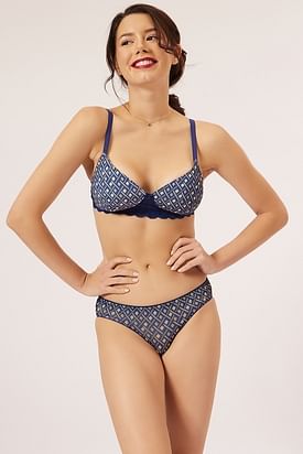 https://image.clovia.com/media/clovia-images/images/275x412/clovia-picture-padded-non-wired-full-cup-printed-t-shirt-bra-low-waist-bikini-panty-in-navy-482835.jpg