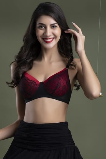Clovia Padded Non-Wired Full Coverage Bra in Black - Lace