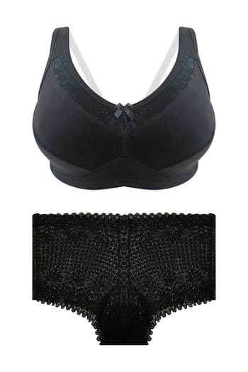Clovia Non-Padded Non-Wired Full Figure Bra & Low Waist Boyshorts Set in Black