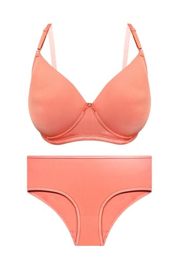 Clovia Padded Non-Wired Full Coverage Multiway T-shirt Bra & Mid Waist Hipster Panty in Peach Colour
