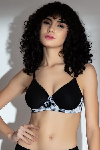 Clovia Padded Non-Wired Full Cup T-shirt Bra in Black