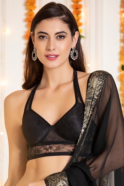Buy Lightly Padded Underwired Full Coverage Halter Neck Longline Bralette  in Black - Lace Online India, Best Prices, COD - Clovia - BR1863P13