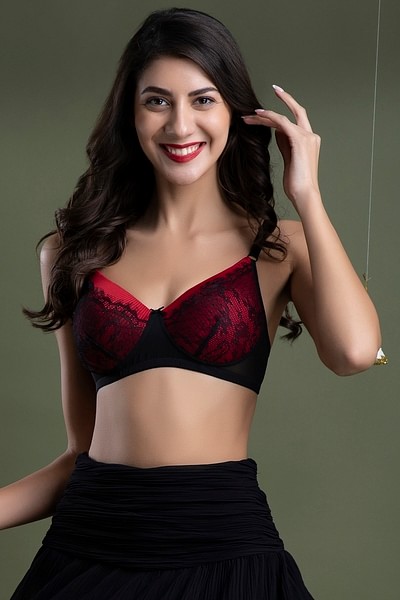 Buy Padded Non-Wired Full Cup Bra in Black - Lace Online India, Best  Prices, COD - Clovia - BR2256Q13