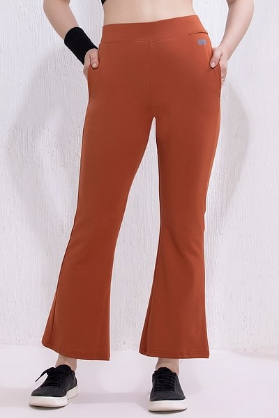 Buy Comfort Fit High-Rise Flared Yoga Pants in Maroon with Side Pockets  Online India, Best Prices, COD - Clovia - AB0114R15