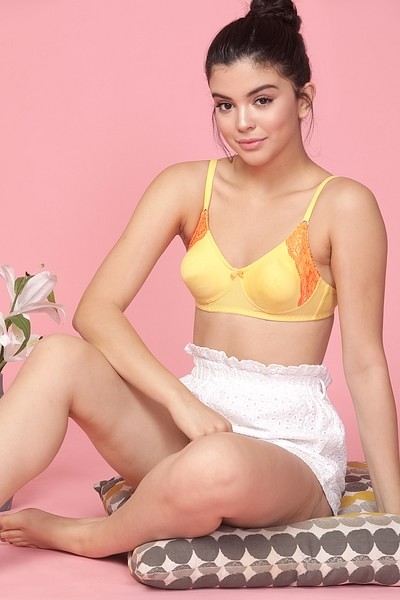 Buy Cotton Non padded Wirefree Lacy Full Cup Bra - Yellow Online India,  Best Prices, COD - Clovia - BR0707P02