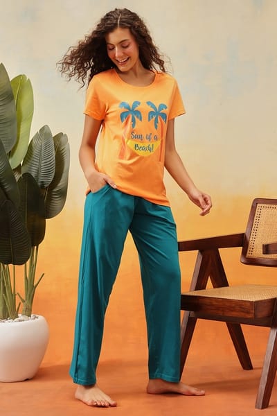 トップス Pj Buy Graphic Print Top & Chic Basic Pyjama Set in Orange Colour