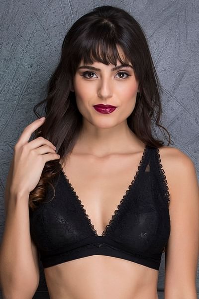 black wired bralette