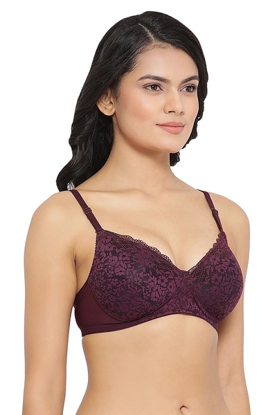 https://image.clovia.com/media/clovia-images/images/400x600/clovia-picture-lightly-padded-non-wired-multiway-bra-in-dark-purple-lace-340307.jpg?q=90