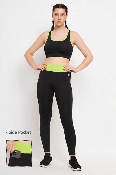 https://image.clovia.com/media/clovia-images/images/400x600/clovia-picture-medium-impact-padded-sports-bra-high-rise-active-tights-with-side-pocket-in-black-595826.jpg?q=90