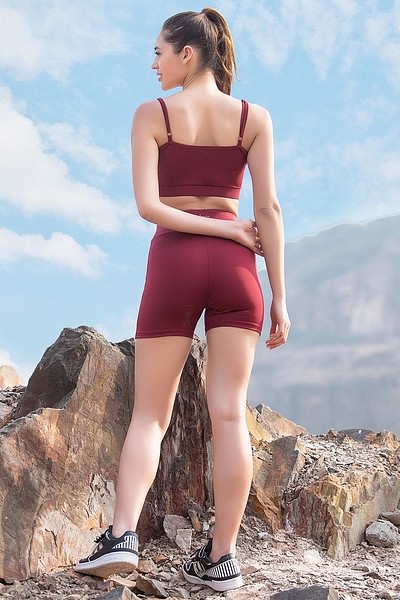 Medium Impact Padded Sports Bra & Snug Fit Active High-Rise Cycling Shorts  in Maroon
