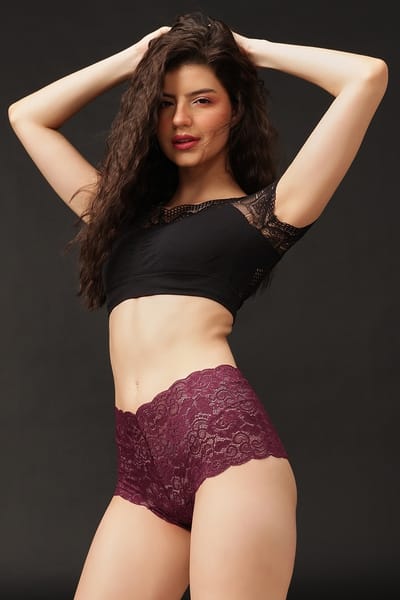 Clovia Mid Waist Boyshorts in Wine Colour - Lace