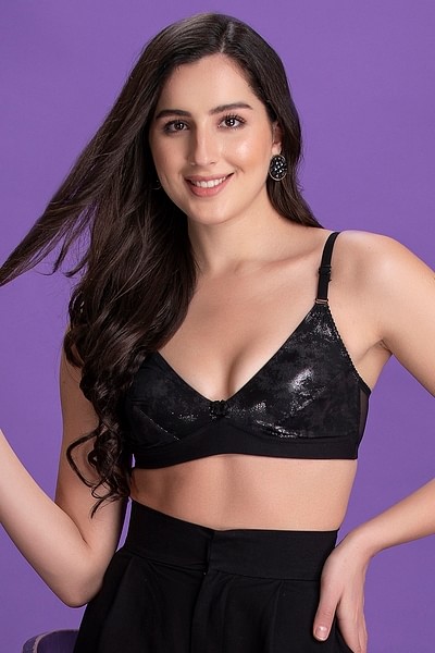 Buy Non-Padded Non-Wired Demi Cup Foil Print Multiway Plunge Bra in Black Online  India, Best Prices, COD - Clovia - BR2346P13