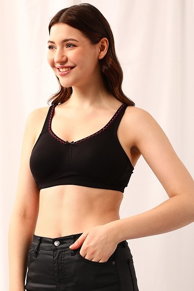 Black Solid Non-Wired Non Padded Tight Fit Sports Bra Tops in
