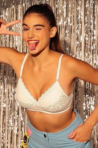 Buy Level 1 Push-Up Non-Wired Demi Cup Multiway Bra in White - Lace Online  India, Best Prices, COD - Clovia - BR2146P18