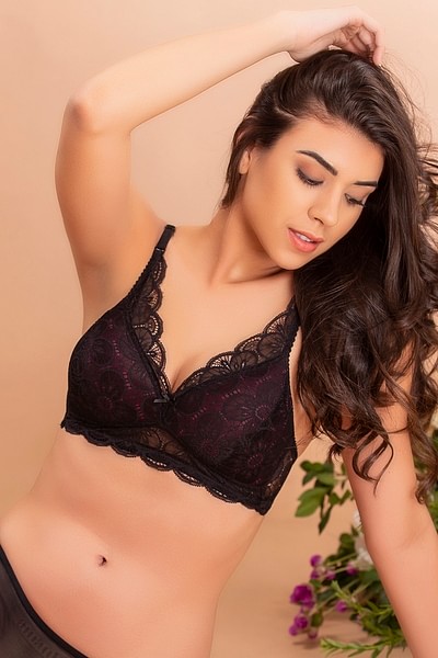 Buy Padded Non-Wired Demi Cup Multiway Plunge Bralette in Black - Lace  Online India, Best Prices, COD - Clovia - BR2172P13