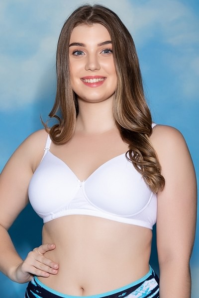 Buy Padded Non-Wired Full Coverage Multiway T-Shirt Bra in White - Cotton  Online India, Best Prices, COD - Clovia - BR1049A18
