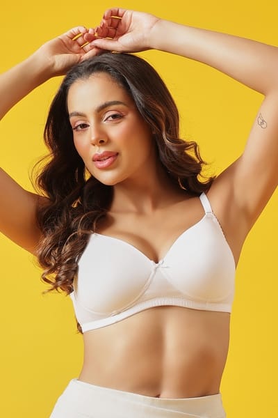 Clovia Padded Non-Wired Full Coverage Multiway T-Shirt Bra in White - Cotton