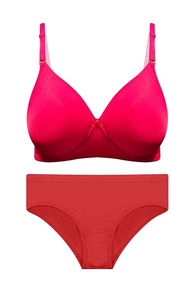 Buy Padded Non-Wired Full Coverage Multiway T-Shirt Bra in Red Online  India, Best Prices, COD - Clovia - BR0738J04