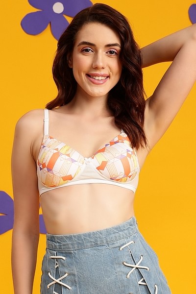 Buy Padded Non-Wired Full Cup Geometric Print Multiway T-shirt Bra in White  Online India, Best Prices, COD - Clovia - BR1866B18