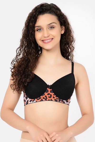 Buy Padded Non-Wired Full Cup Multiway T-shirt Bra in Black Online India,  Best Prices, COD - Clovia - BR2347M13