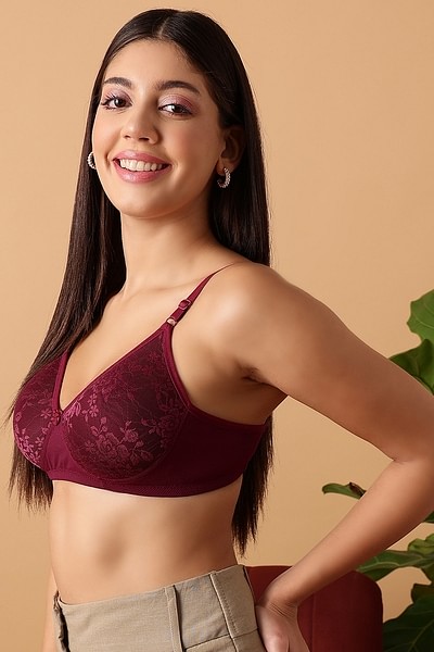 https://image.clovia.com/media/clovia-images/images/400x600/clovia-picture-padded-non-wired-full-cup-self-patterned-t-shirt-bra-in-plum-lace-749921.JPG?q=90