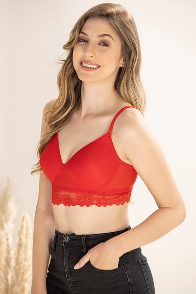 https://image.clovia.com/media/clovia-images/images/400x600/clovia-picture-padded-non-wired-longline-multiway-bridal-bralette-in-red-lace-874346.jpg?q=90