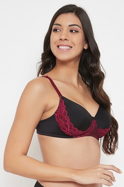 https://image.clovia.com/media/clovia-images/images/400x600/clovia-picture-padded-non-wired-multiway-bra-with-lace-in-black-737274.jpg?q=90