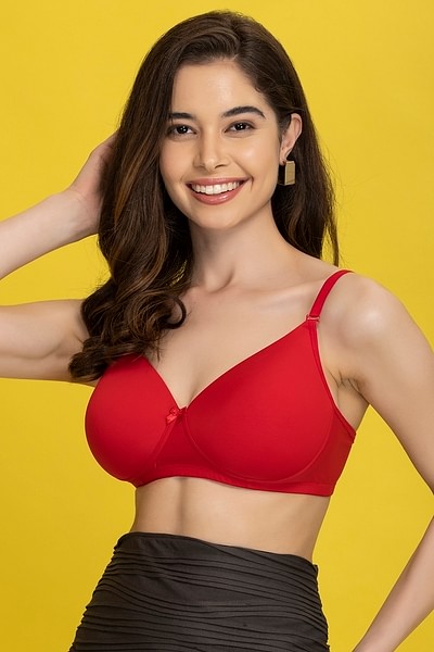 https://image.clovia.com/media/clovia-images/images/400x600/clovia-picture-padded-non-wired-multiway-t-shirt-bra-in-red-529997.jpg?q=90