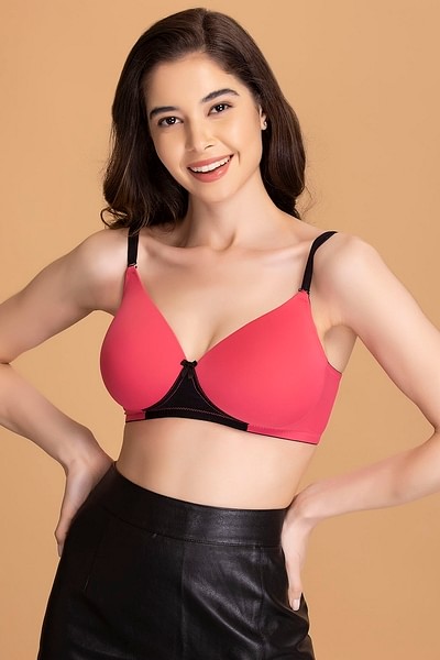 Buy Padded Non-Wired T-shirt Bra with Detachable Straps Online India, Best  Prices, COD - Clovia - BR1587P22