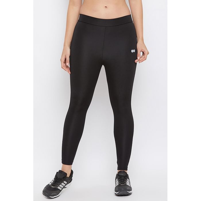 

Clovia Snug Fit Active Ankle Length Tights in Black - AB0049P13