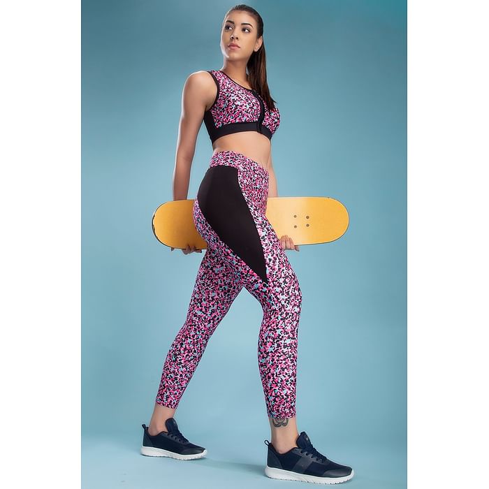 

Clovia Medium Impact Padded Printed Sports Bra & Ankle-Length Tights in Pink - ASC057P22, Light pink