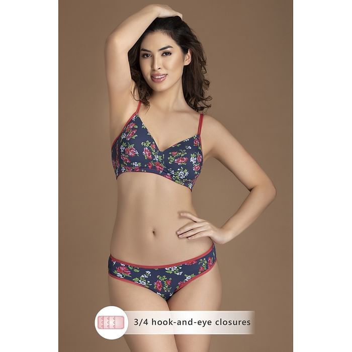 

Clovia Padded Non-Wired Floral Print Full Cup T-shirt Bra in Blue - BR1552R08, Navy