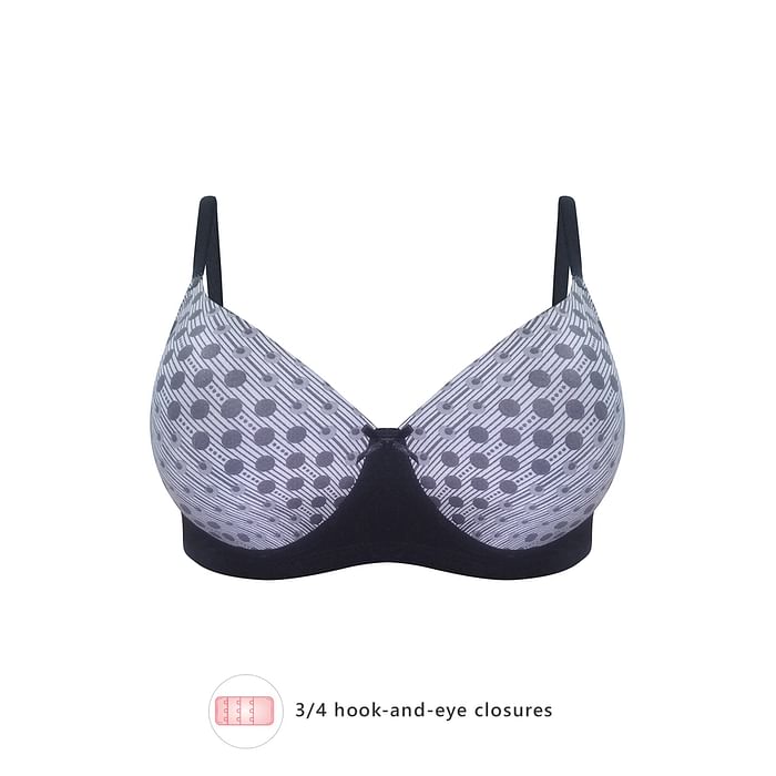 

Clovia Padded Non-Wired Printed Full Cup Bra in Black - BR1866Q13