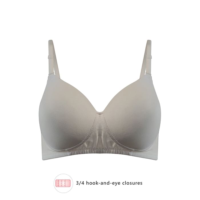 

Clovia Padded Non-Wired Full Coverage Multiway T-Shirt Bra in White - Cotton - BR1964P18