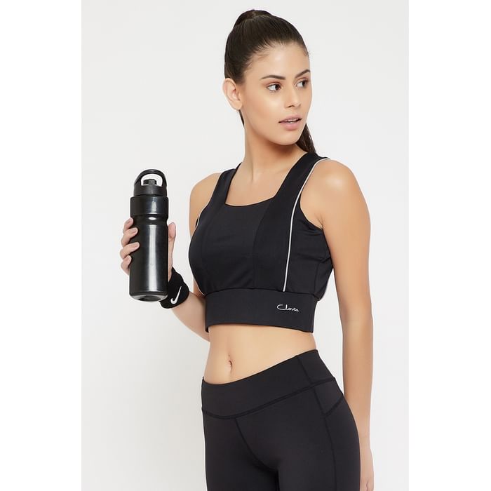 

Clovia Medium Impact Padded Non-Wired Full Cup Sports Bra in Black with Removable Pads - BR2268P13