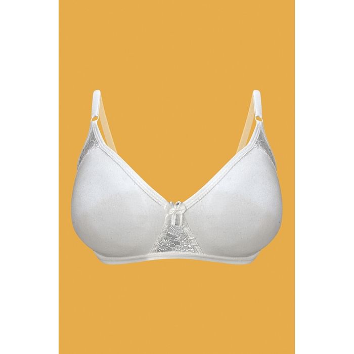 

Clovia Flair Non-Padded Non-Wired Full Coverage Spacer Cup T-shirt Bra in White - Cotton Rich - BR2322A18