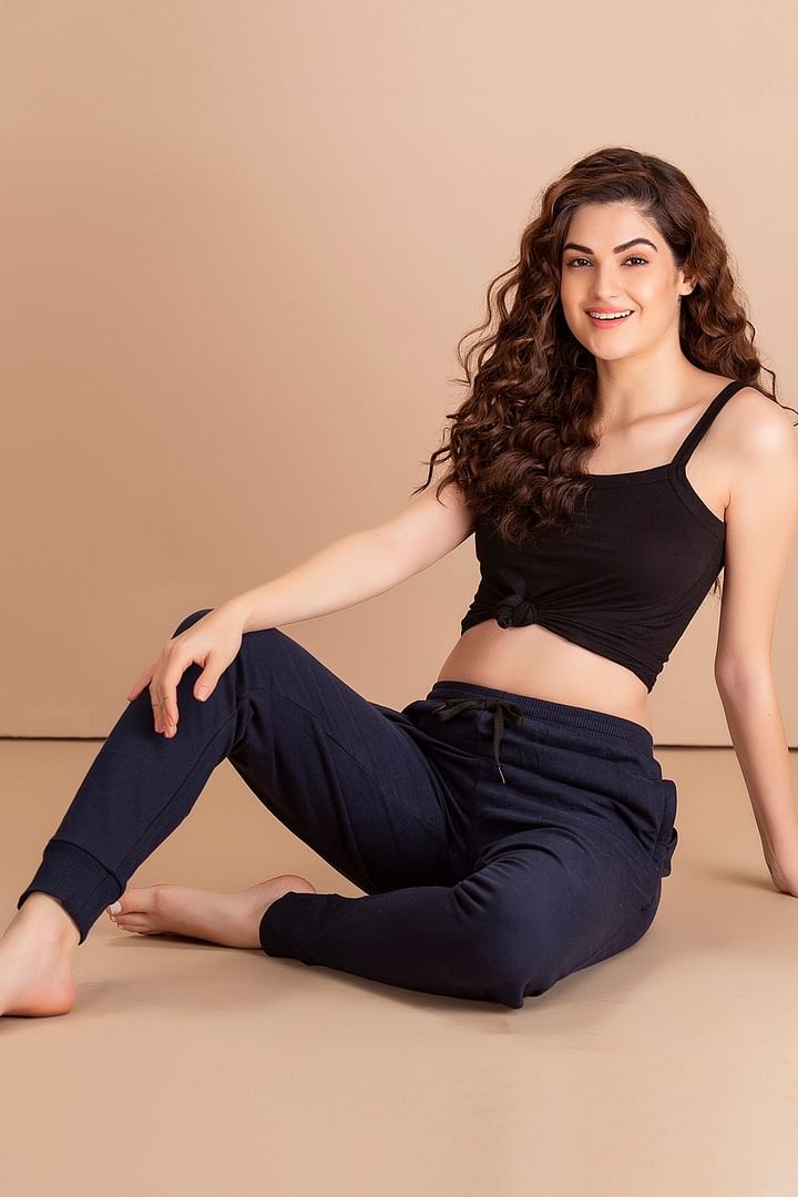 Buy Chic Basic Cuffed Joggers in Navy - Knit Online India, Best Prices, COD  - Clovia - LB0201P08