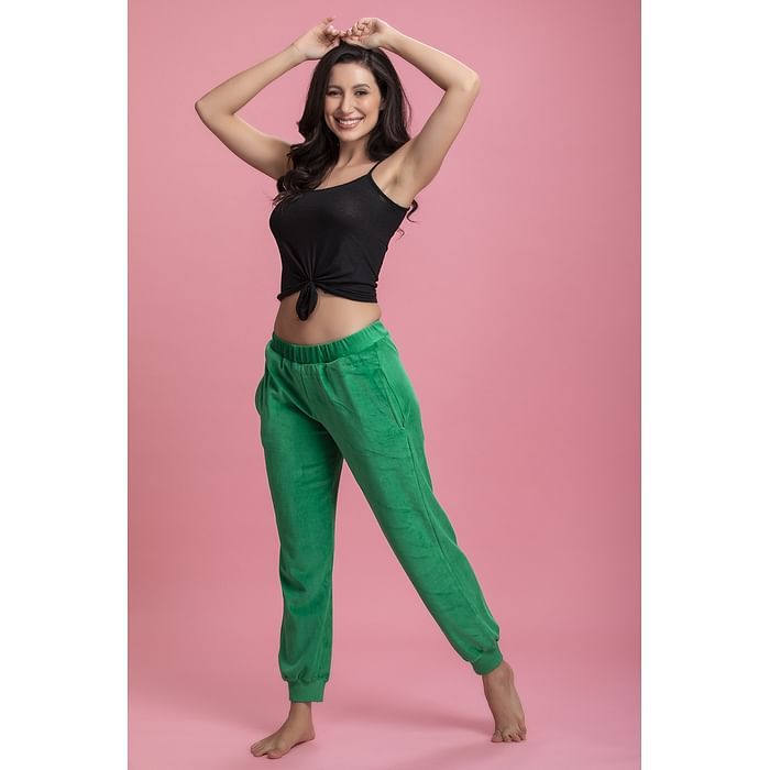 

Clovia Chic Basic Pyjama in Green- Velour - LB0181P17, Dark green