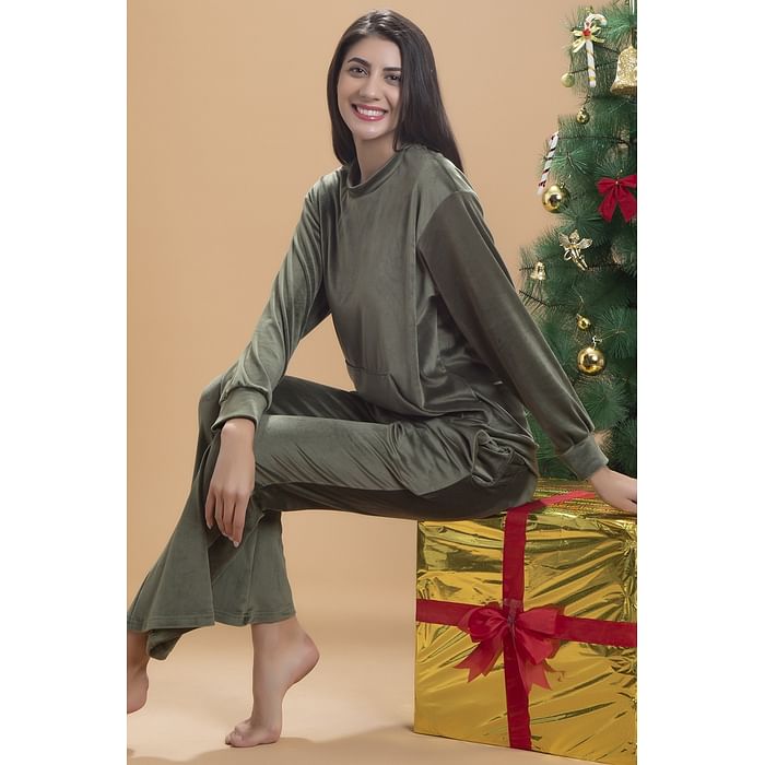 

Clovia Chic Basic Sweatshirt & Pyjama Set in Olive Green - Velour - LSW594P17, Dark green