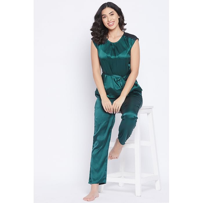 

Clovia Chic Basic Top & Pyjama Set in Bottle Green - Satin - LS0580P17, Dark green