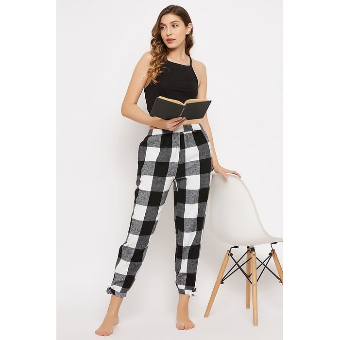 

Clovia Classic Checks Pyjama in Black - Cotswool - LB0208P13
