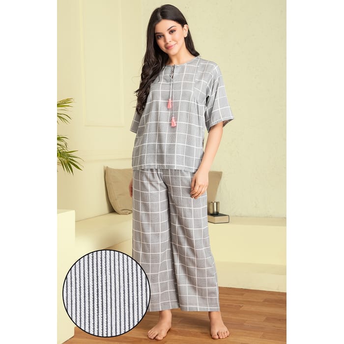 

Clovia Classic Checks Top & Pyjama in Grey - Rayon - LS0535P01, Light grey