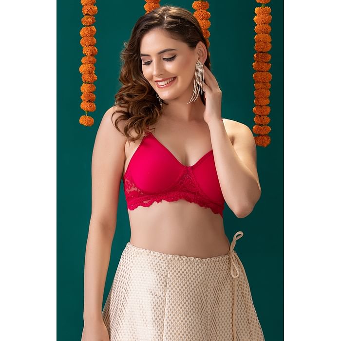 

Clovia Flair Non-Padded Non-Wired Full Coverage Spacer Cup T-shirt Bra in Red - Cotton Rich - BR1280P04